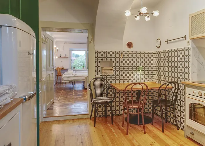 Apartment Econte Near Old Town