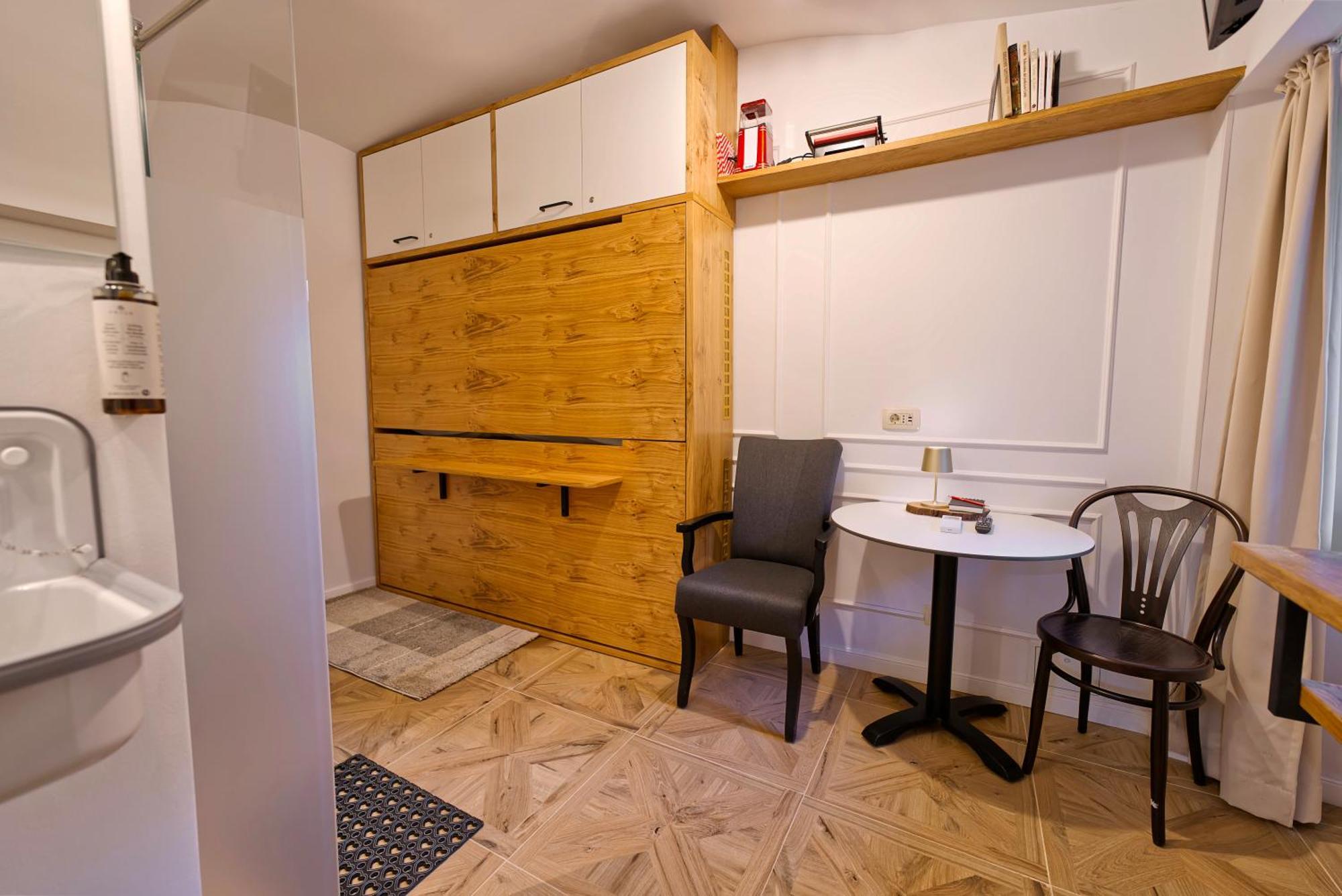 Econte Near Old Town Apartma