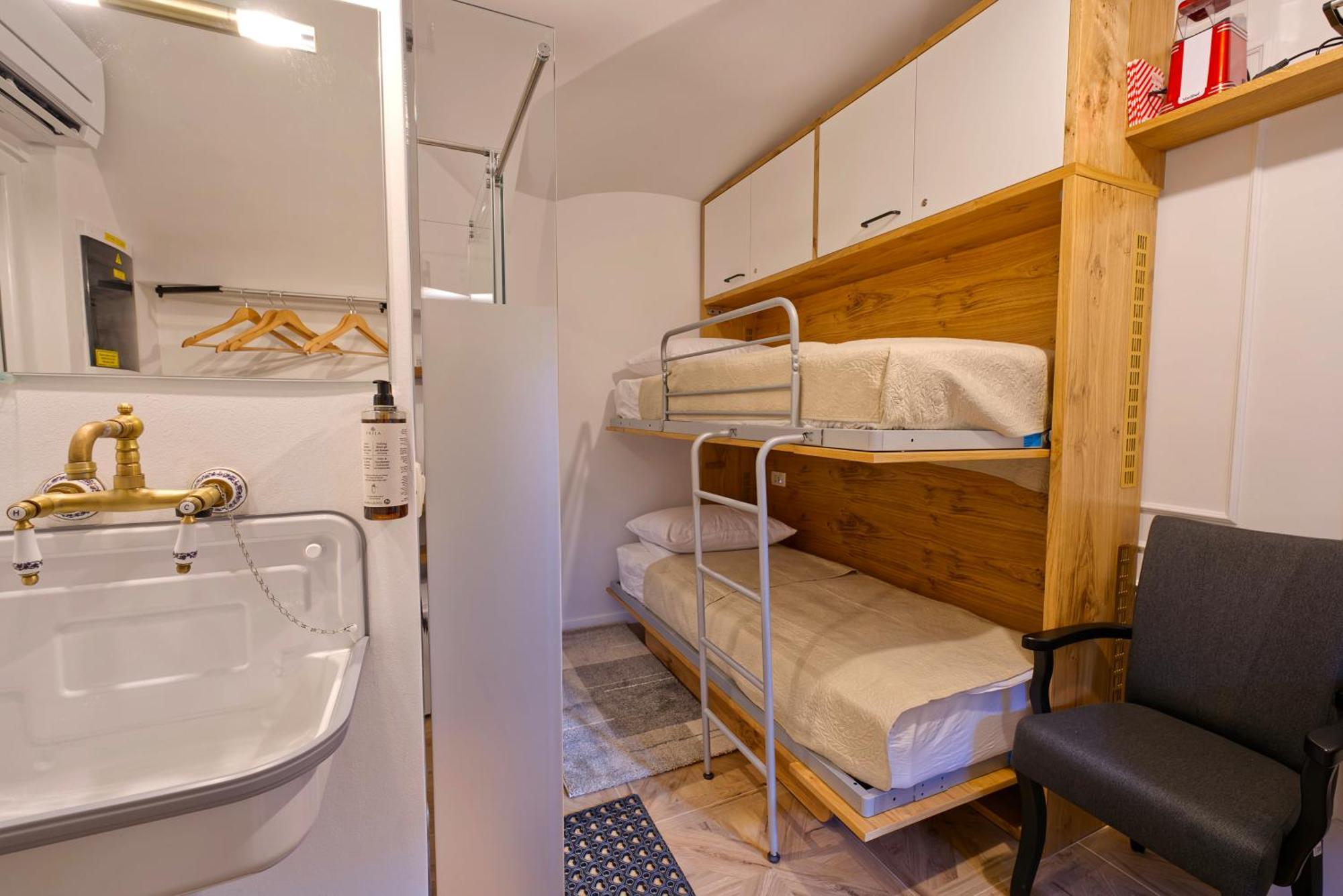 Apartma Econte Near Old Town