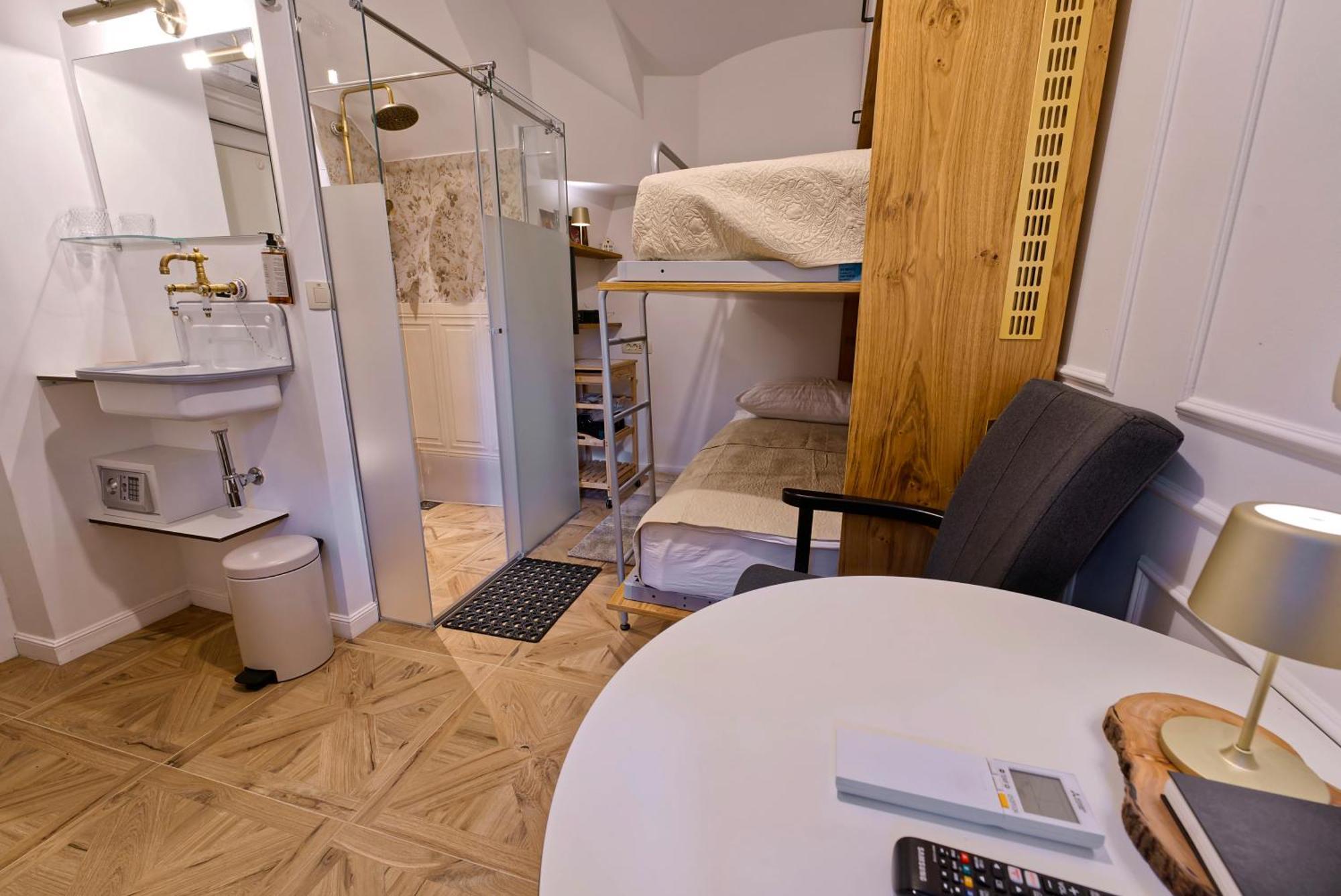 Econte Near Old Town Apartma